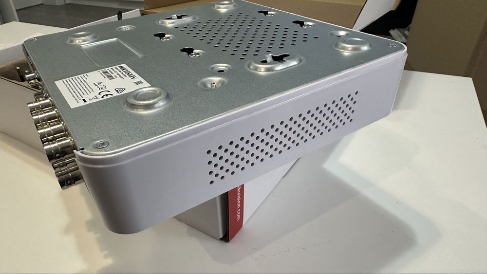 Rejestrator kamer hikvision Turbo HD DVR 7100 Series 7108