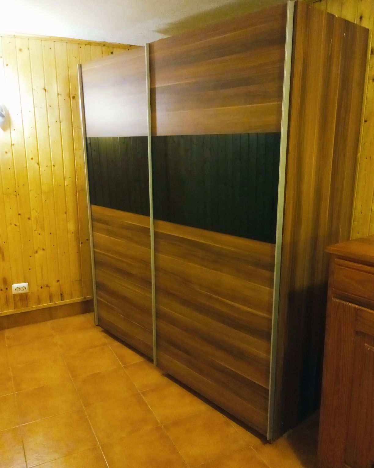 Roupeiro moderno com portas de correr