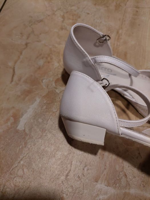 Buty białe r. 36,  komunijne + podkolanówki
