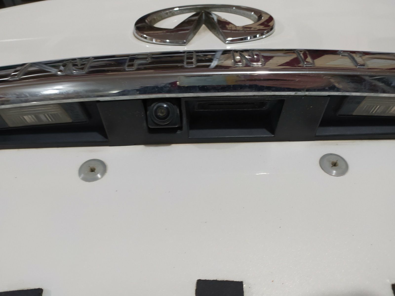 Infiniti Q 50 16 год крышка багажника + фонари