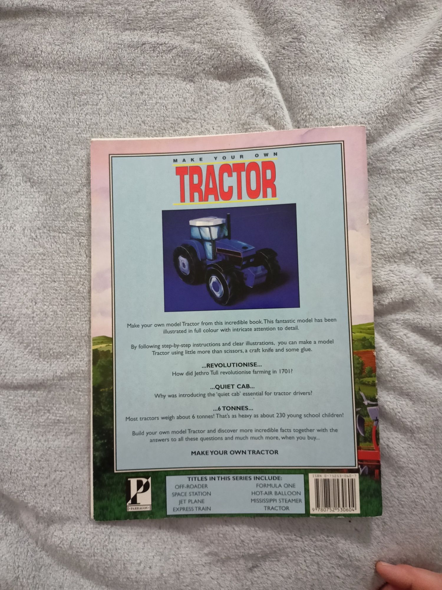 Traktor - tekturowy model do samodzielnego złożenia