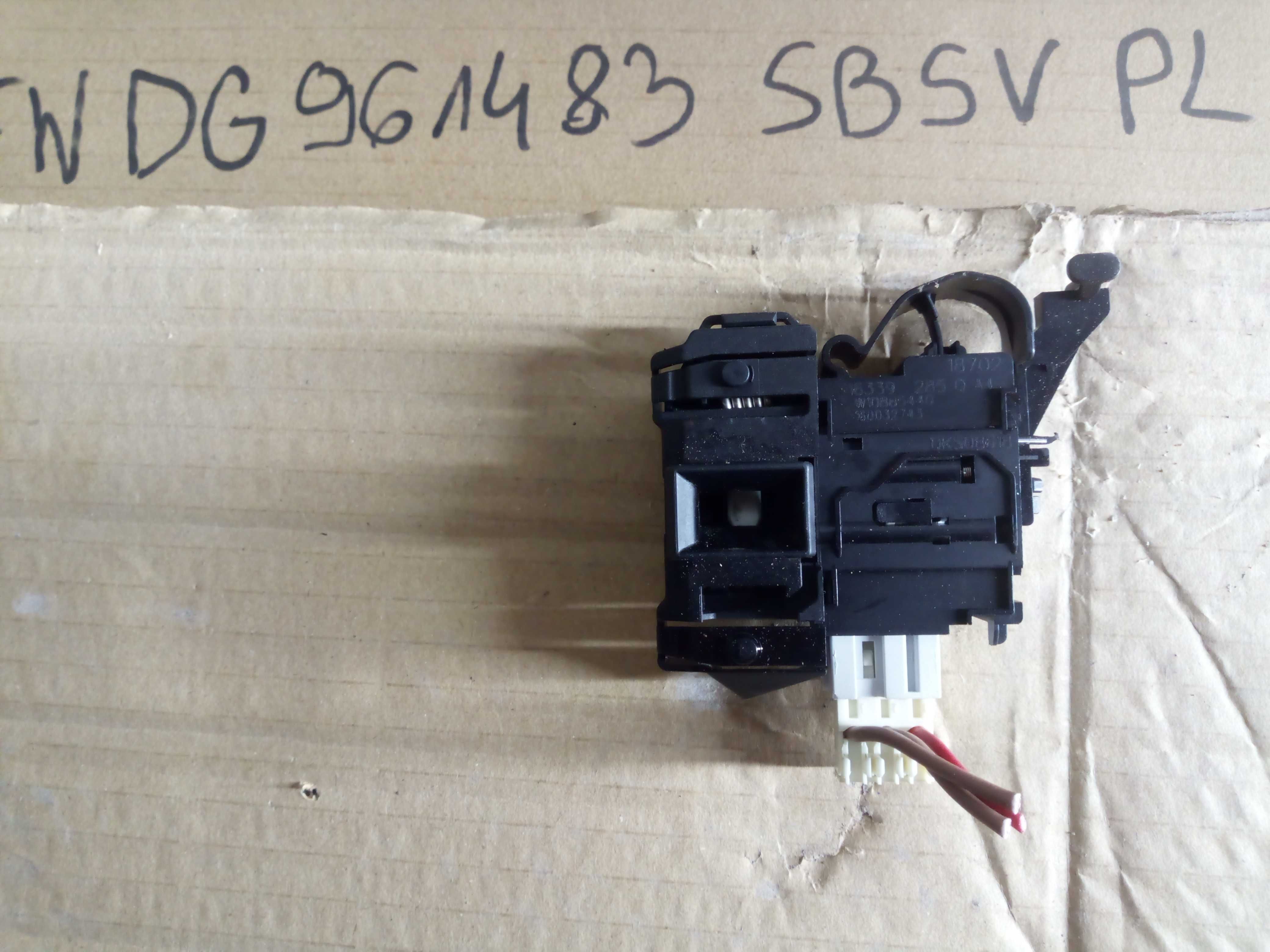 Zamek blokada dks08618 do Pralki Whirlpool Hotpoint  fwdg961483 sbsv