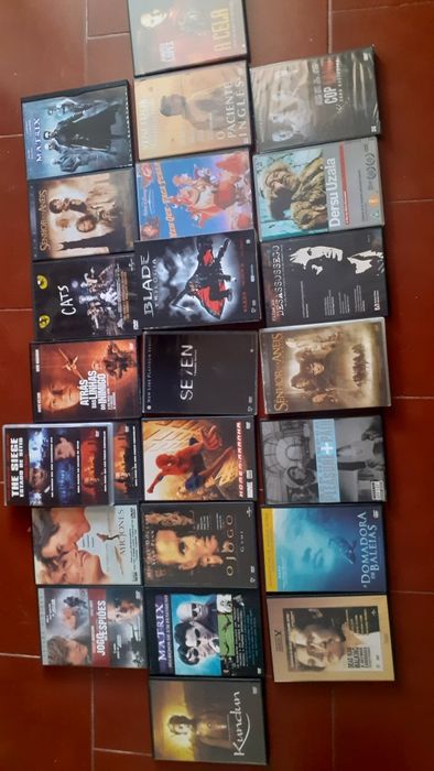 DVD AEG com oferta de cerca de 40 filmes