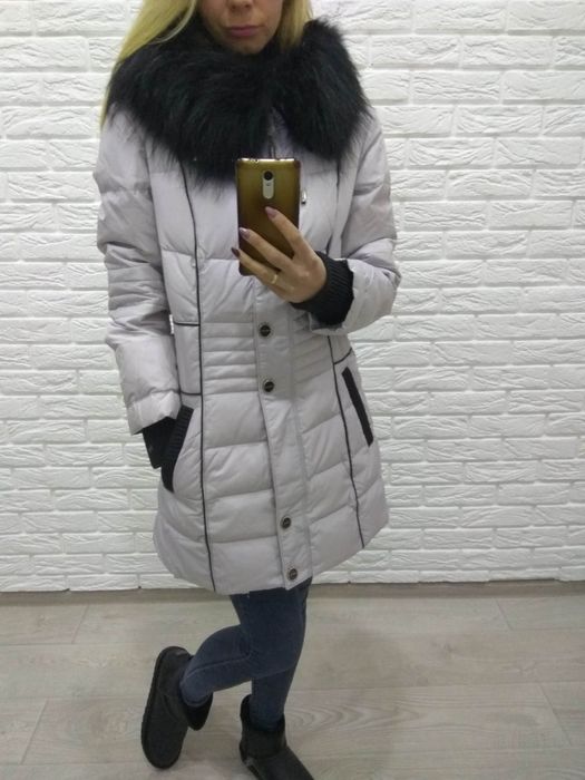 Женский пуховик с натуральным мехом енота 46 размер,  L