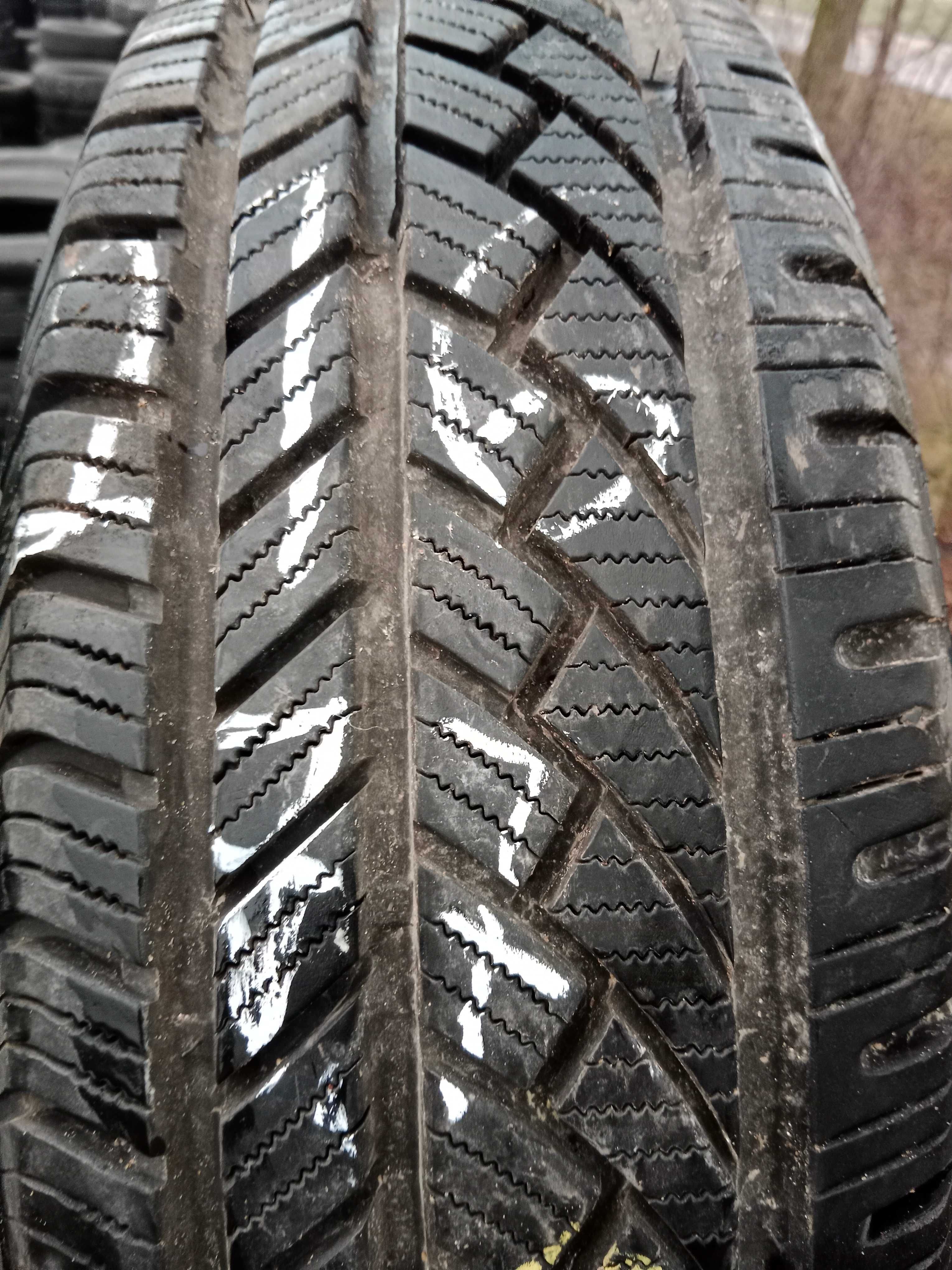 Opona używana 205/65R16C Superia Ecoblue Van 4S 1szt.
