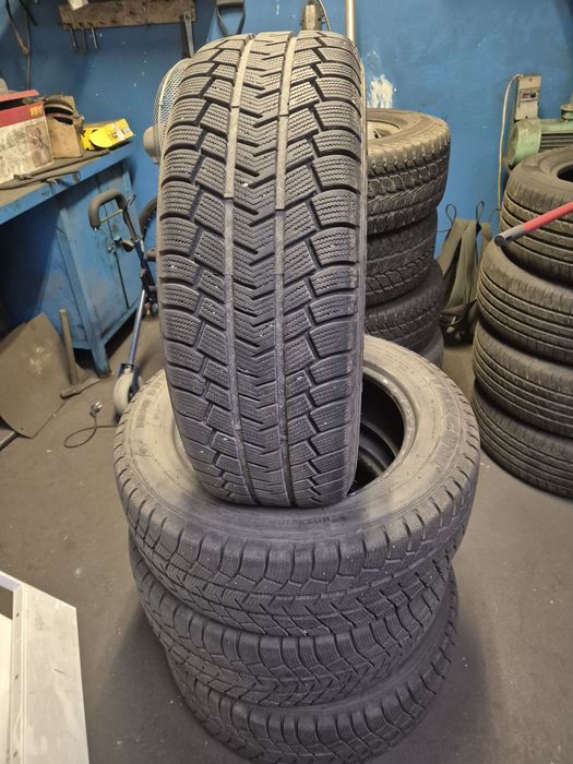 Opony zimowe 235/60 R18 103T