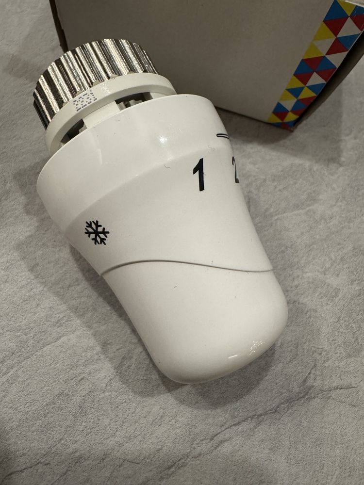 Grzejnik COSMO 22KV 900x720 wraz z głowicą termostatyczną