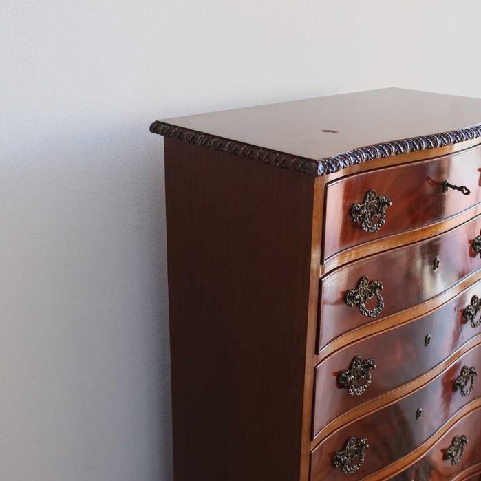 Móvel camiseiro de madeira de mogno