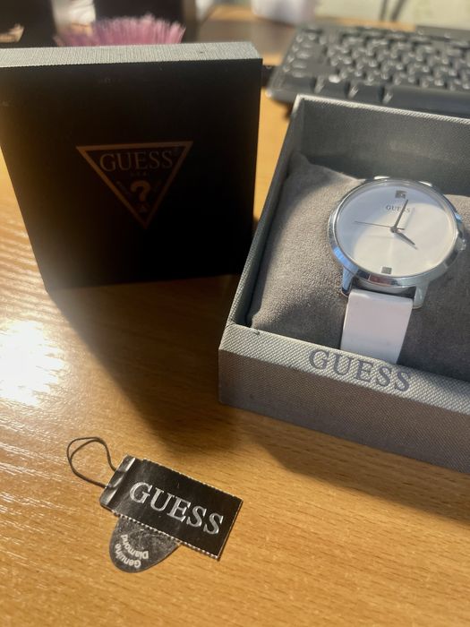 Жіночий годинник Guess б/у