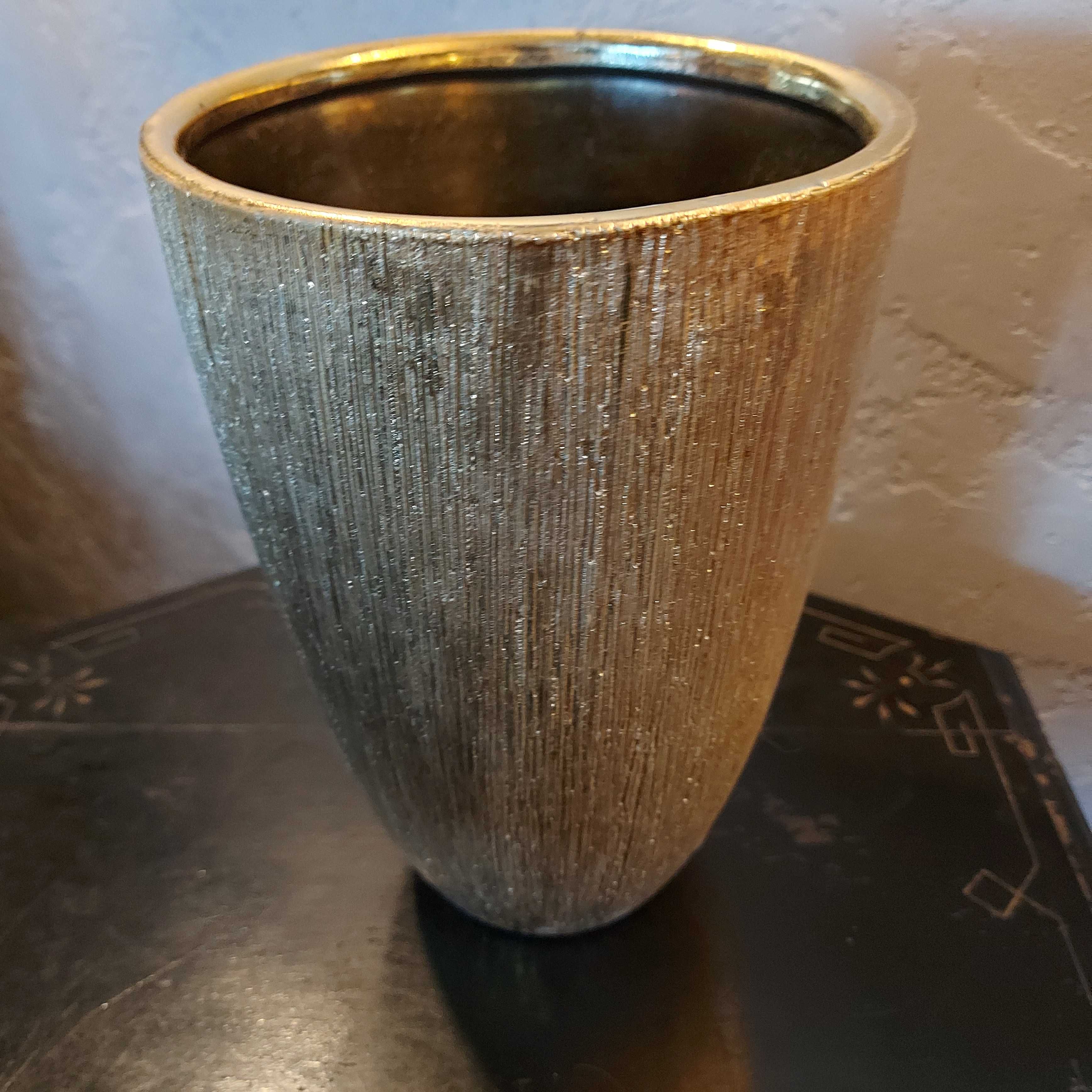 Ciekawy wazon złoty 22cm