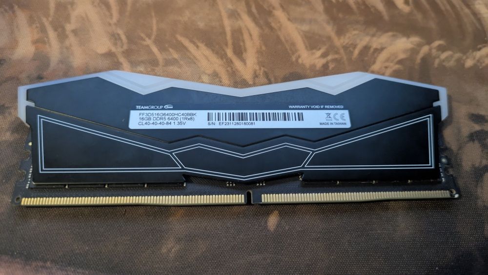 Team Group T-Force DELTA DDR5 32GB (2x16GB) 6400MHz CL40.