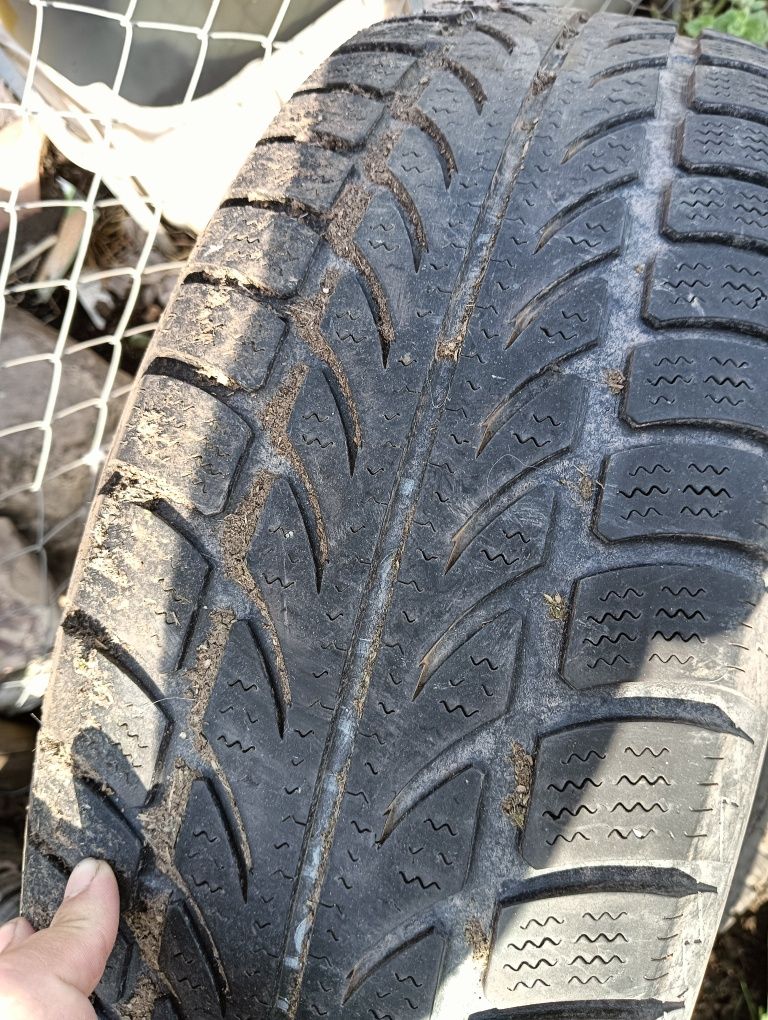 Vendo pneus seminovos 195/65 R15