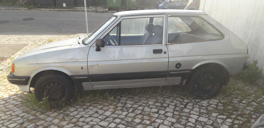 Ford Fiesta MK2 com documentos, para restaurar ou peças