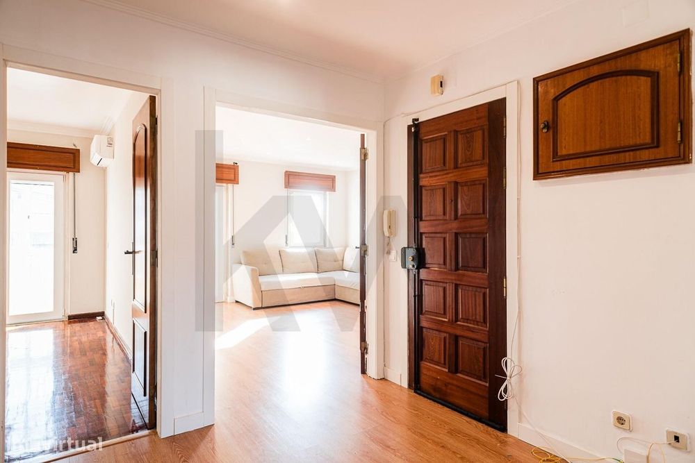 Conforto em Porto Salvo: T2 com ar condicionado