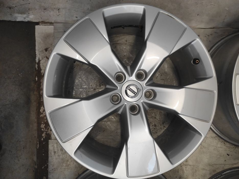 7. Felgi aluminiowe ORYGINAŁ VOLVO R 18 5x108 Bardzo Ładne