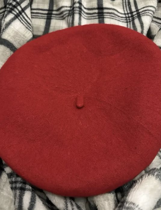 Новий червоний берет 58 см