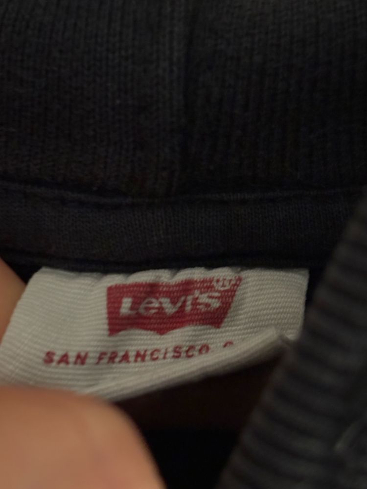 bluza czarna z kapturem levis