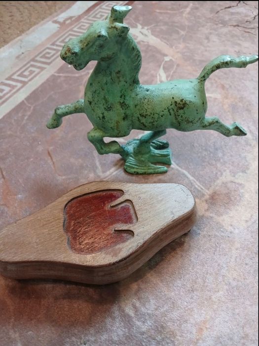 Вінтажна статуетка летучий кінь