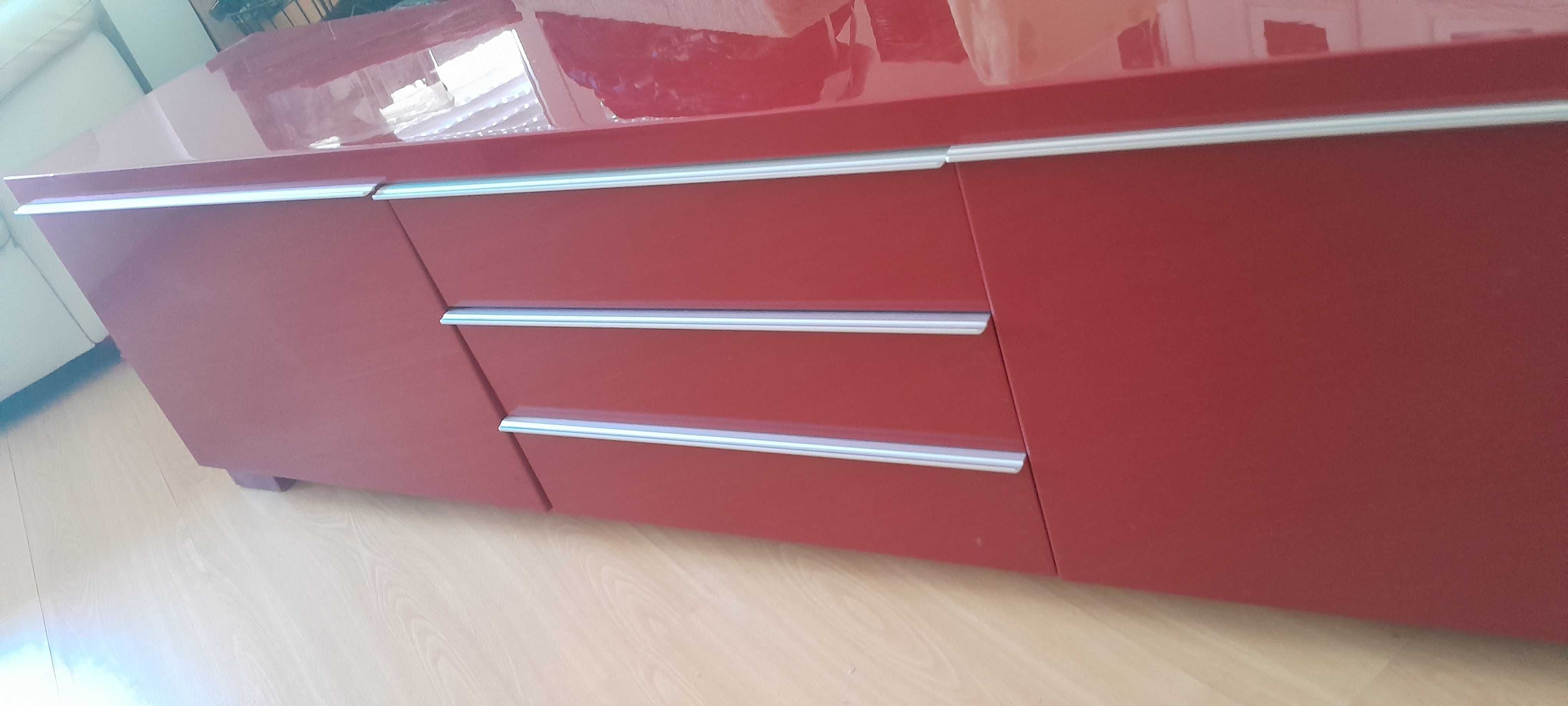 Móvel TV vermelho IKEA, modelo Bur da gama BESTA