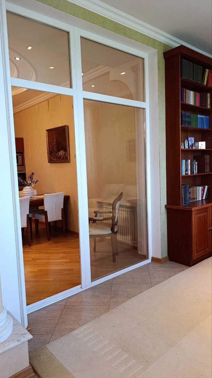Класична квартира у клубному будинку на Французському бульварі.