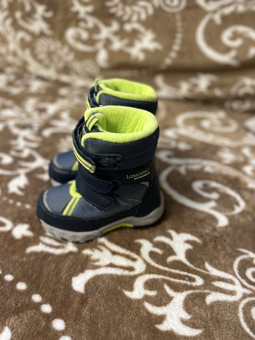 Продам зимові теплющі черевеки фірми Reima Lassie