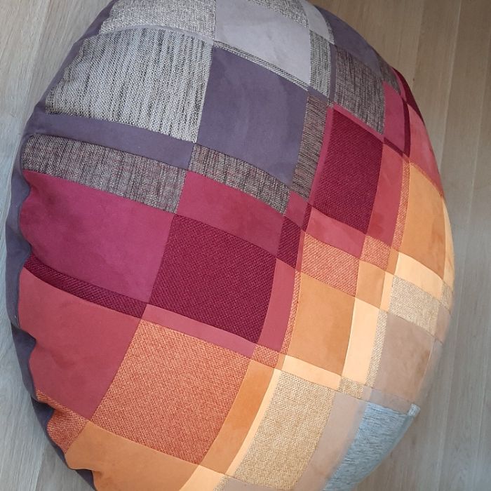 Puff em patchwork feito com tecido nobuk