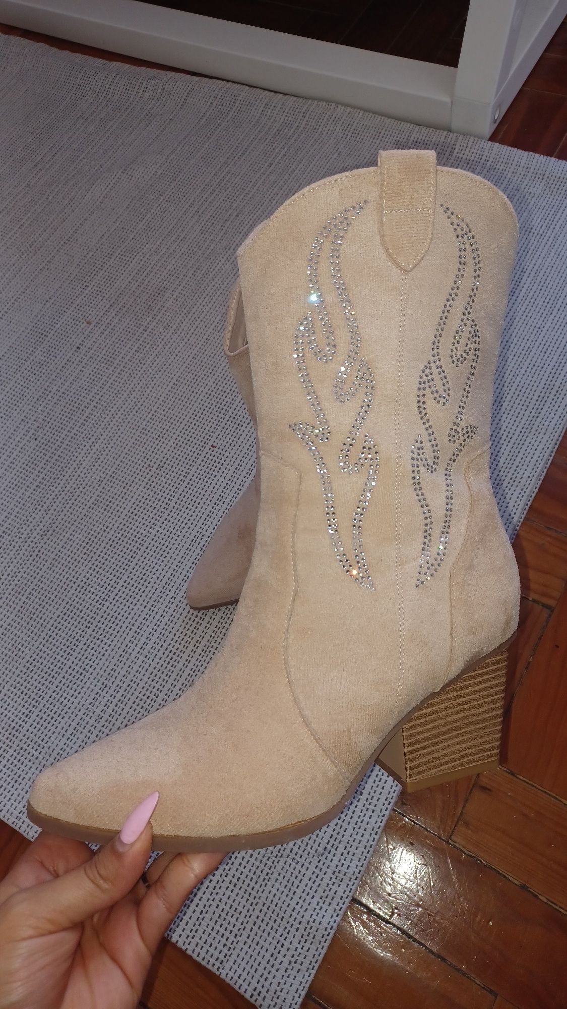 Botas lindas, impecáveis