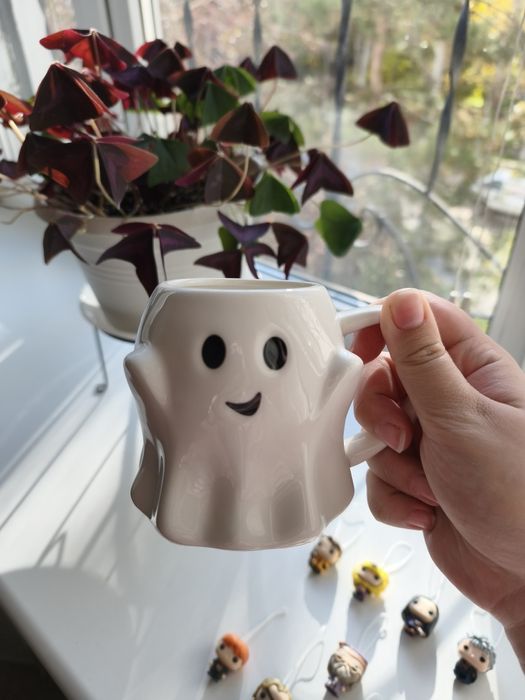 Белая чашка призрак