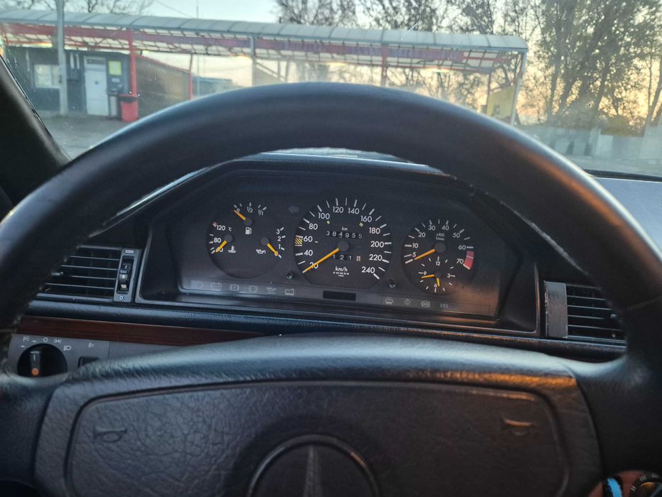 Mercedes 124 Купе в гарному стані