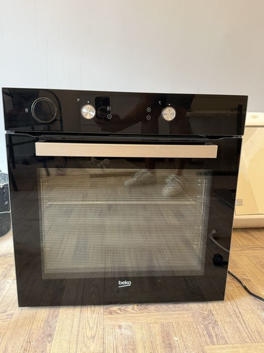 Piekarnik do zabudowy BEKO BIS14300BCS