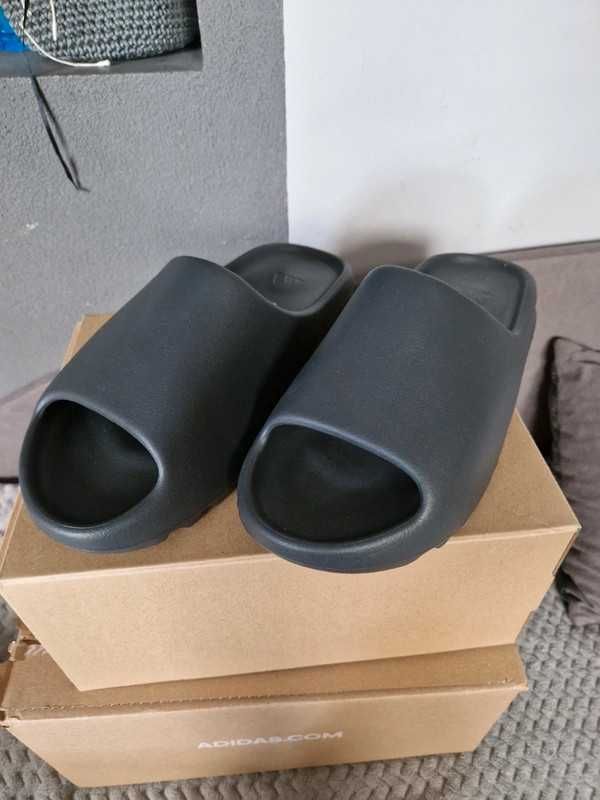 Adidas YeezySlide/Black Moday Klapki 42