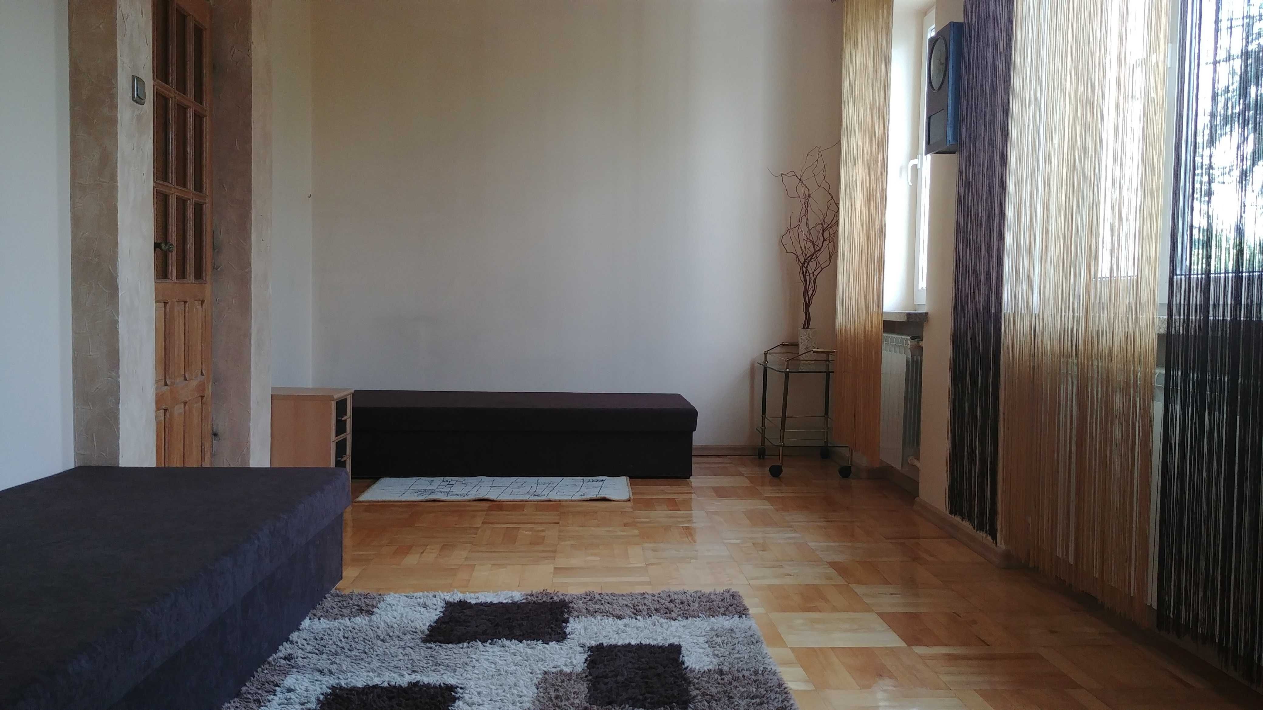DOM*POKOJE*ul .Zagórska*osiedle KSM*NOCLEGI*duży parking