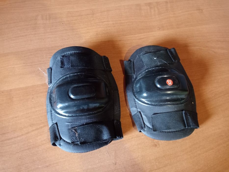 Deskorolka i ochraniacze na kolana dla dzieci