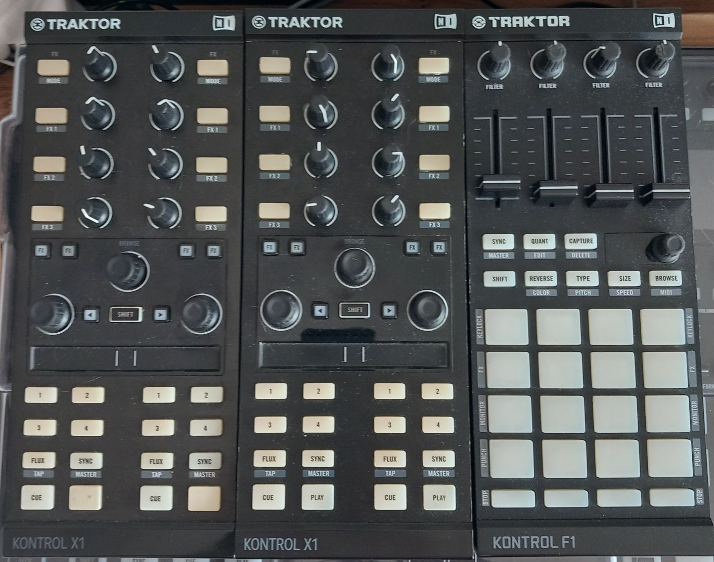 Traktor Kontrol X1 MK2 + F1 + stand