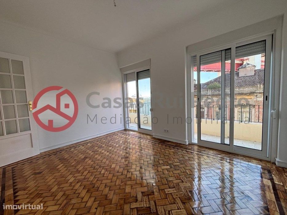 Apartamento T2+1 remodelado, em Alcântara, Lisboa