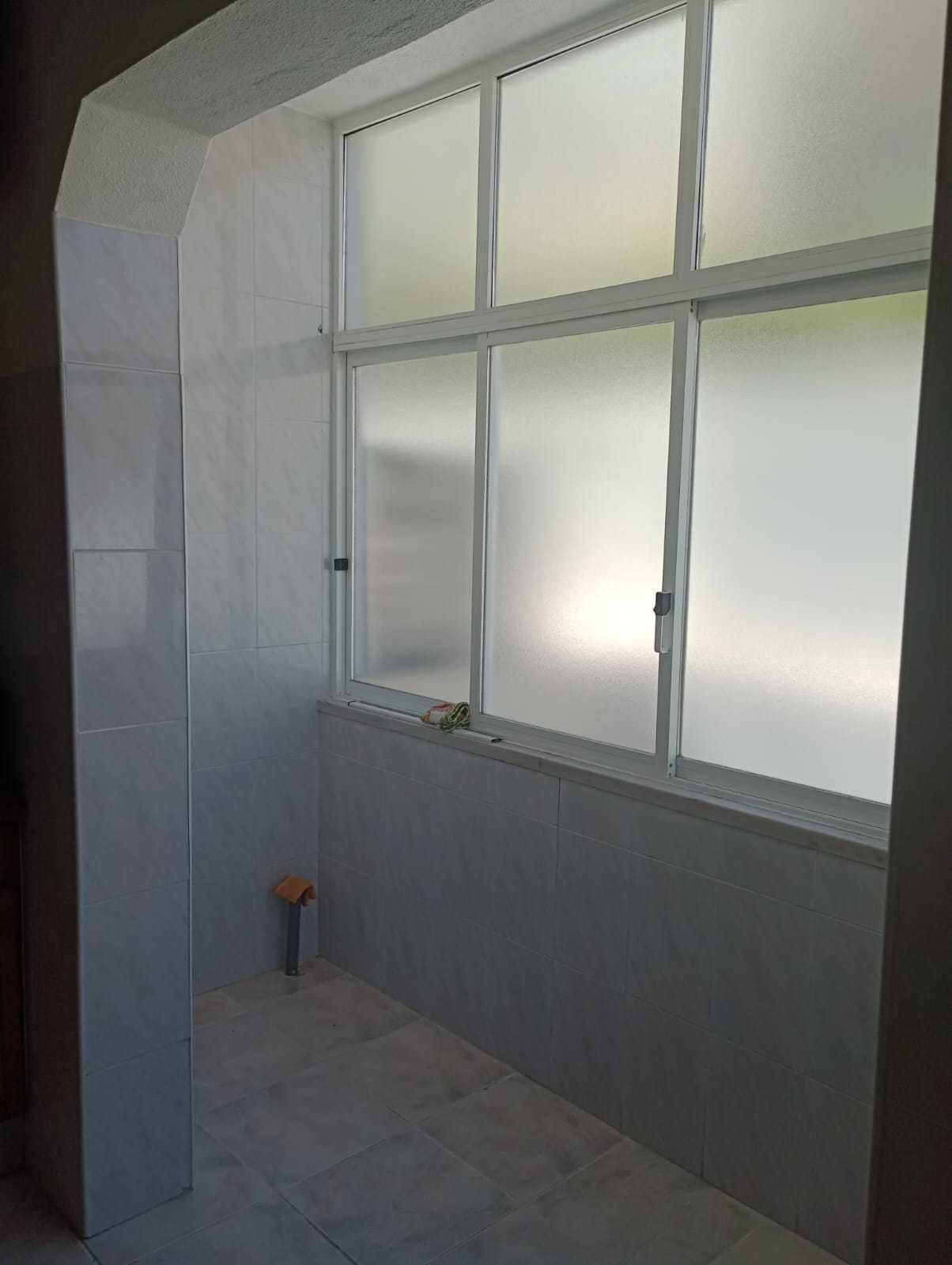 Apartamento bem espaçoso T3 com 1 casa de banho, cozinha, terraço.