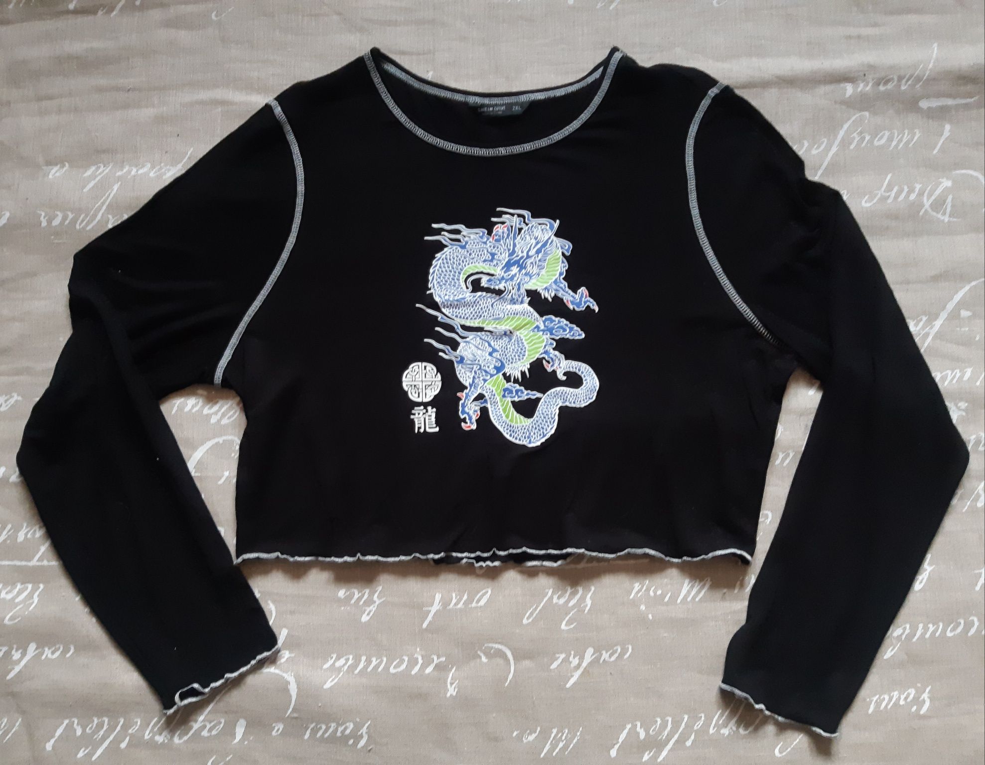 Czarna dzianinowa krótka bluzka na długi rękaw smok crop top XXL 44