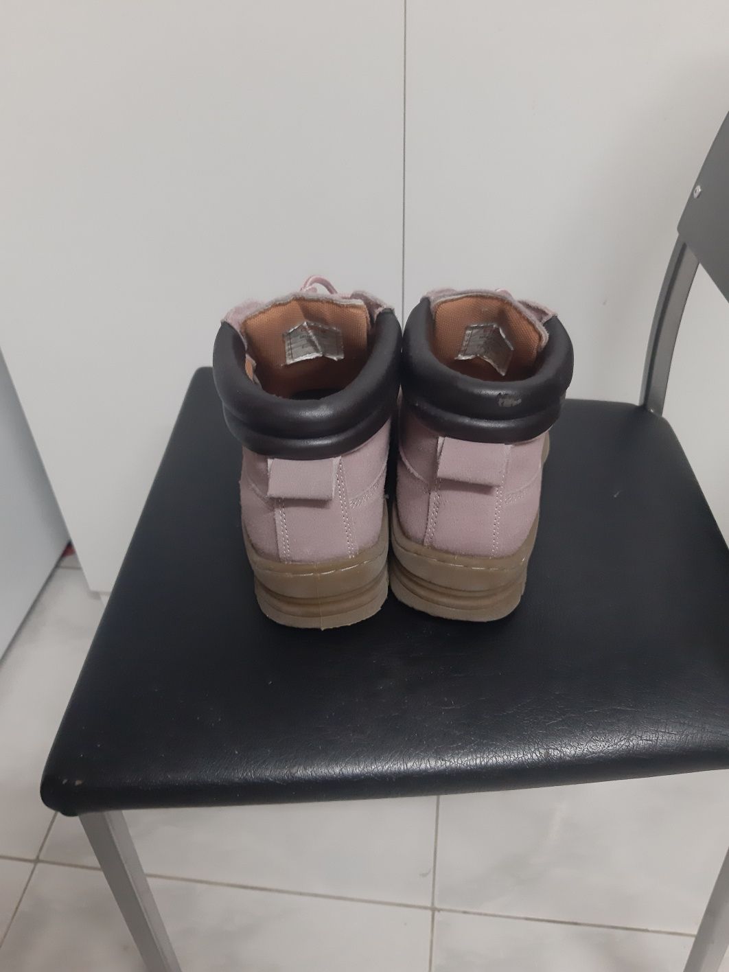 Vendo um par botas