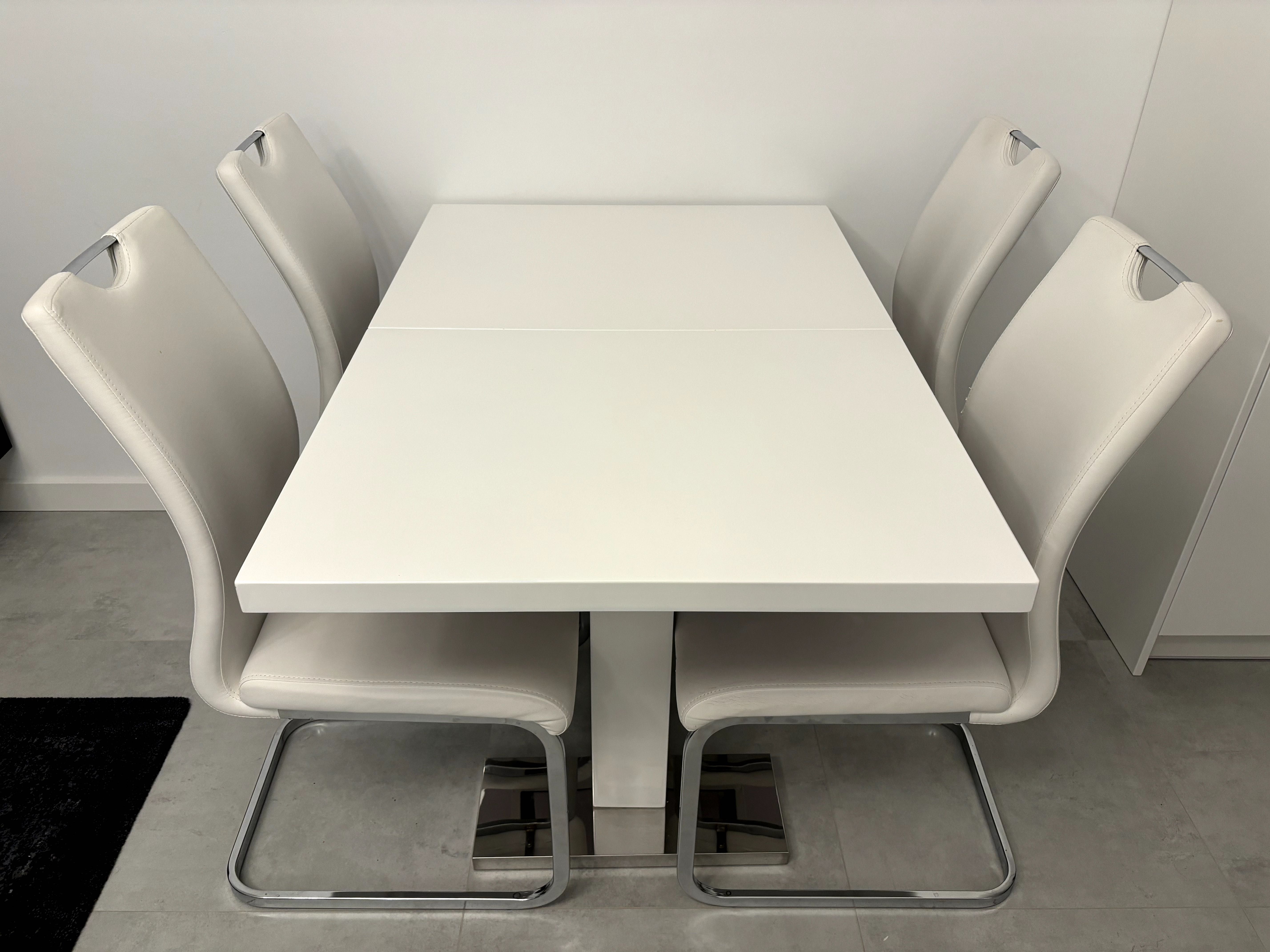 Stół rozkładany w białym połysku Ever New + komplet 4 krzeseł Batik