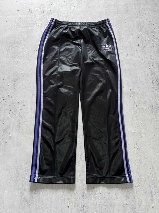 Czarne spodnie Adidas Chile 62 vintage / wet look track pants