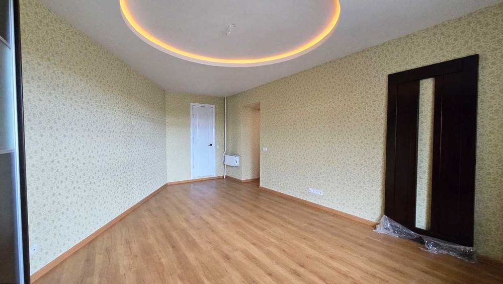 Продається 4-кімнатна квартира на вул. Земська, Сертифікат