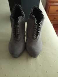 Sapatos cinza (estão novos)