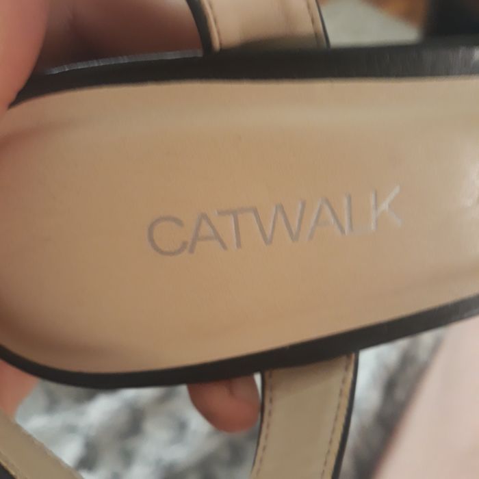 sandały na szpilkach