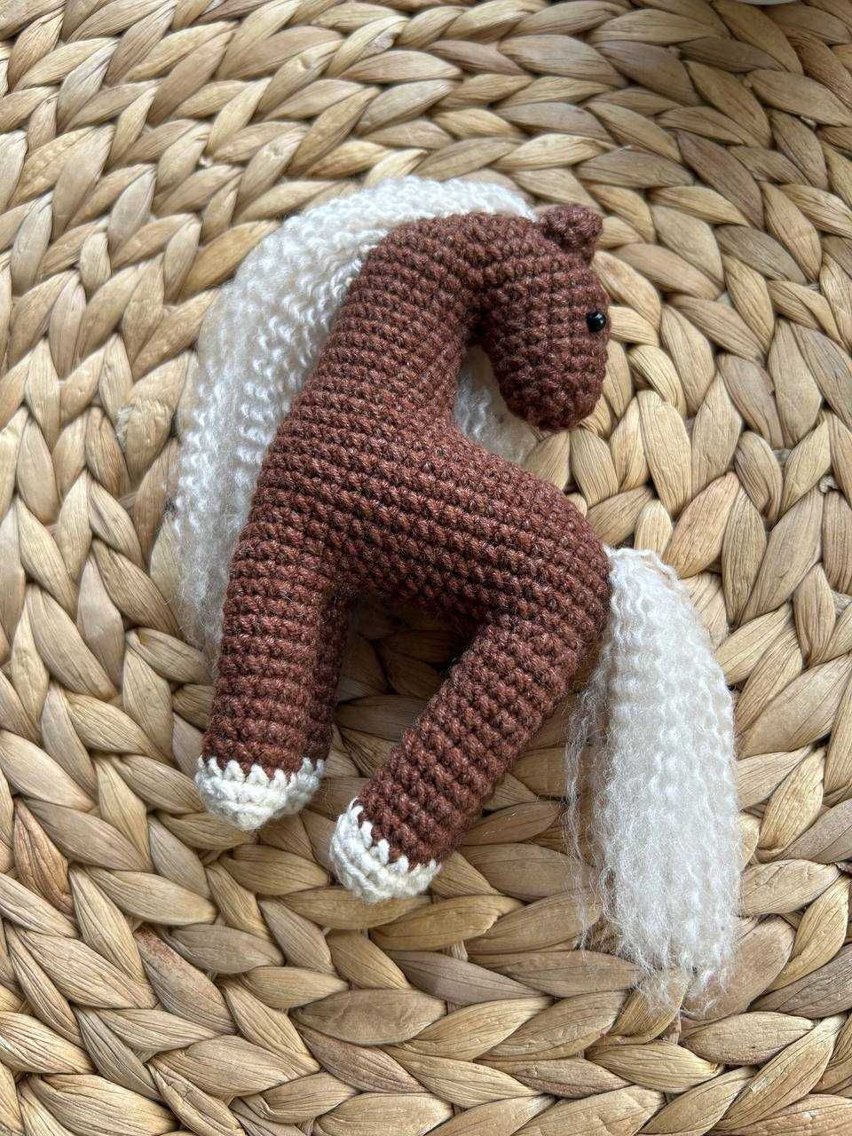 Konik na szydełku Amigurumi