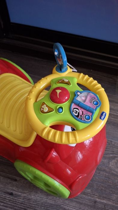 Машинка толокар Chicco