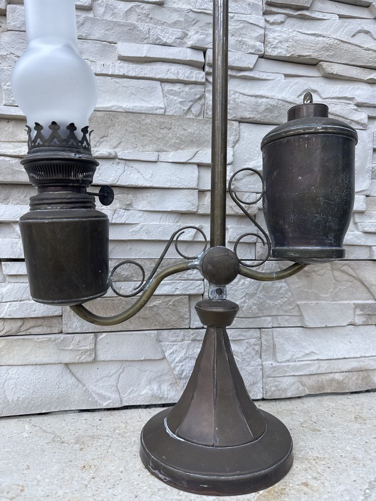 Bardzo stara lampa naftowa z mosiądzu
