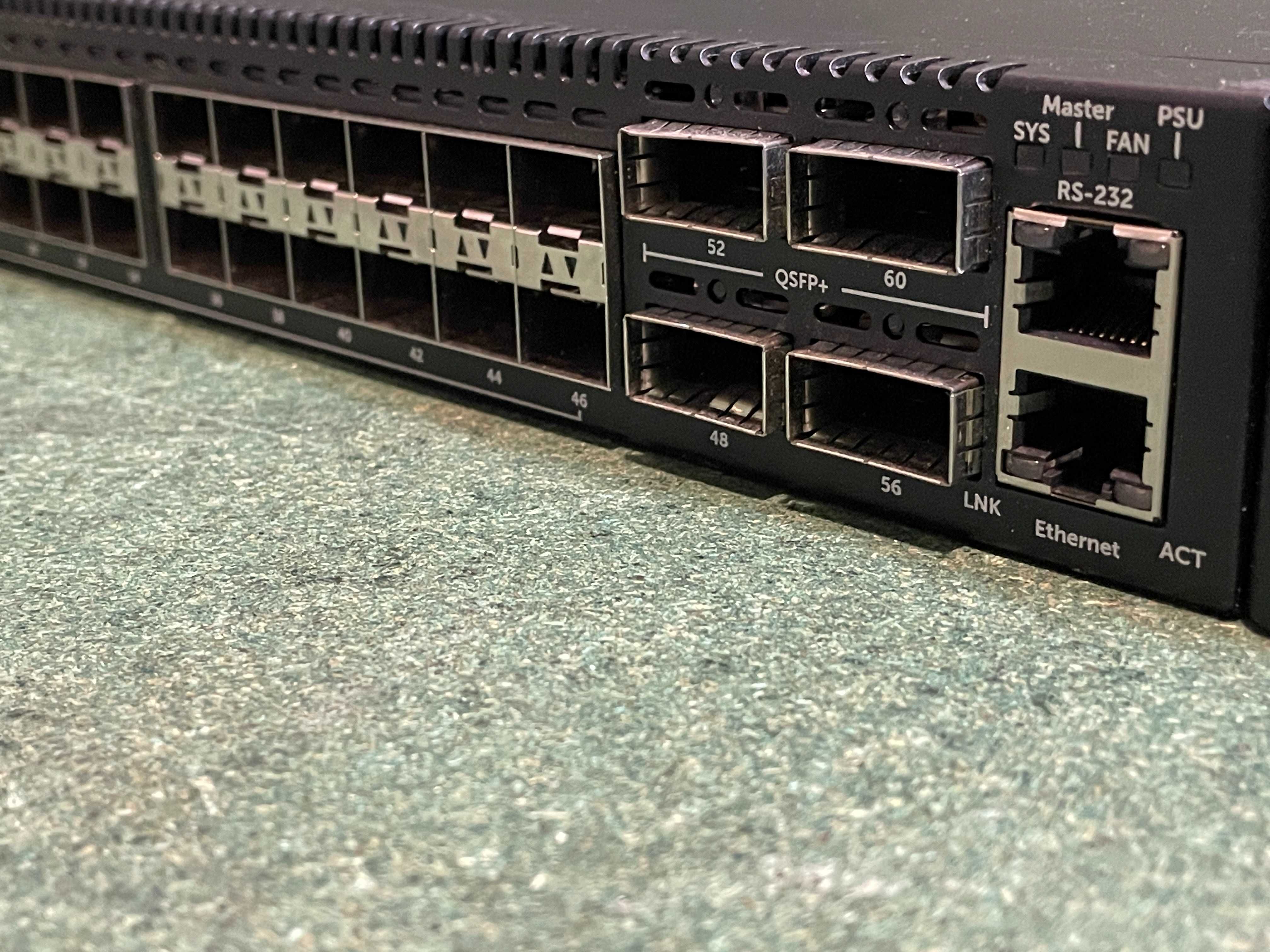 Dell Force 10 S4810 -core switch z 48x SFP+ 10G i 4x QSFP 40G