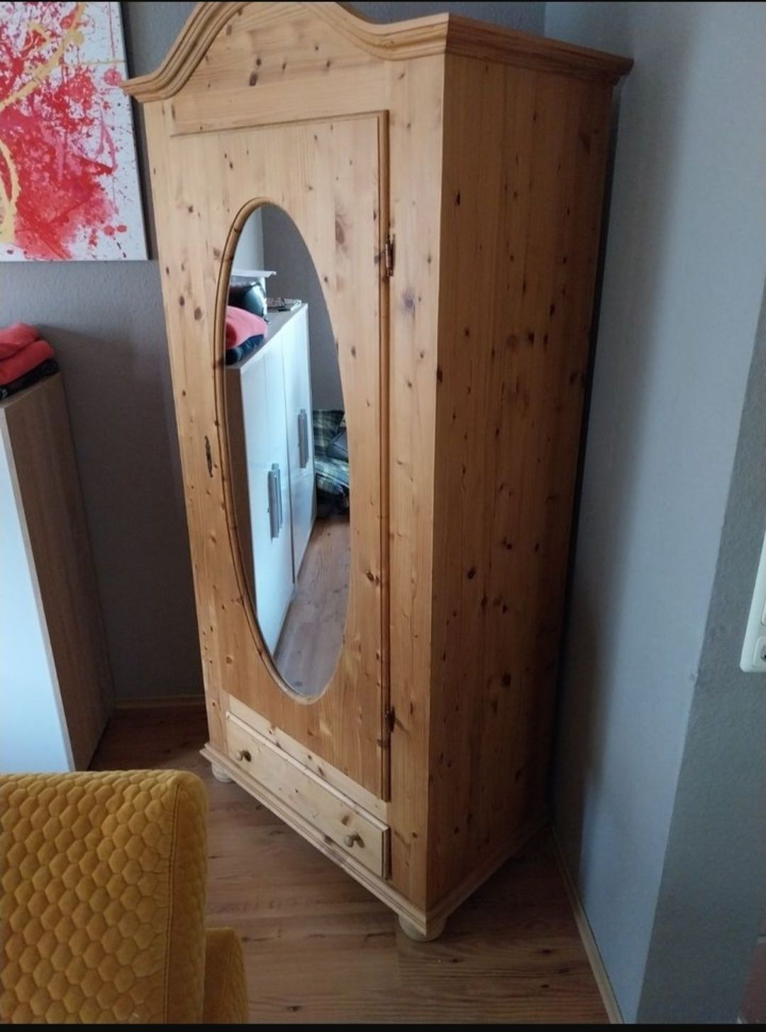 Szafa sosnowa z lustrem