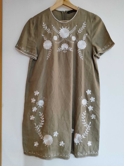 Vestido em linho e bordado, Zara collection 2023