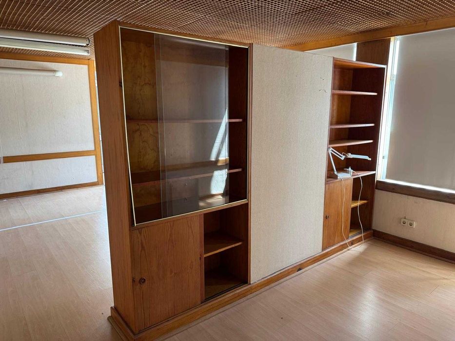 Armários com 2 m x 1 m x 40 cm